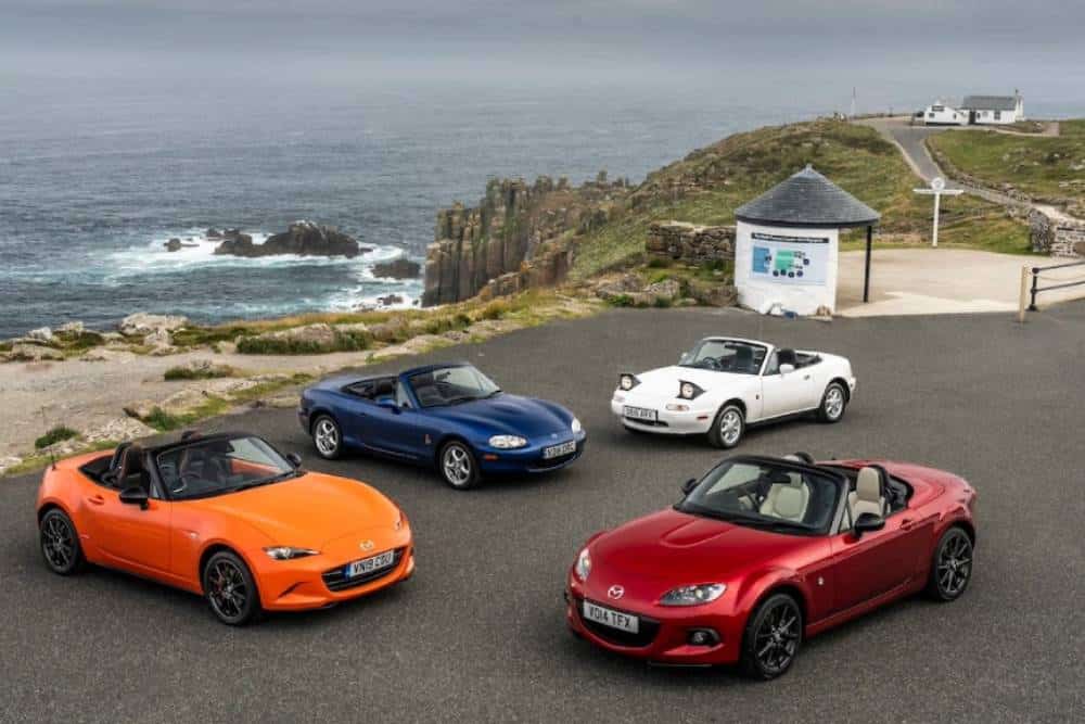 https://cdn.autogreeknews.gr/wp-content/uploads/2025/08/mazda-mx-5-all-generations-03.jpg