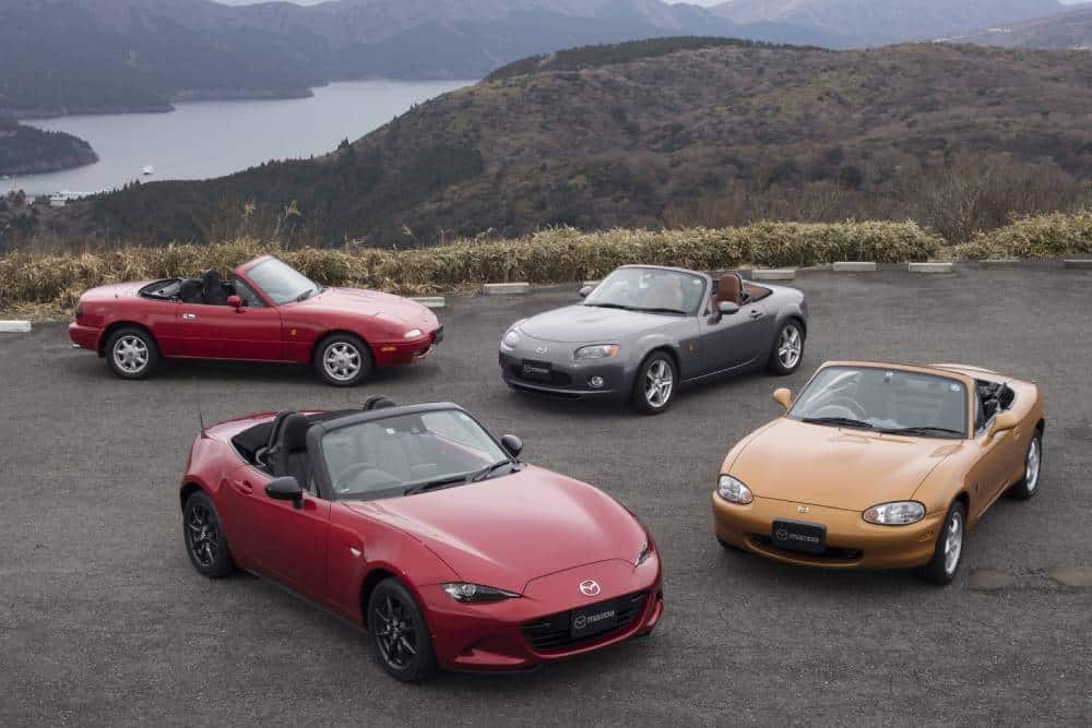 https://cdn.autogreeknews.gr/wp-content/uploads/2025/08/mazda-mx-5-all-generations.jpg
