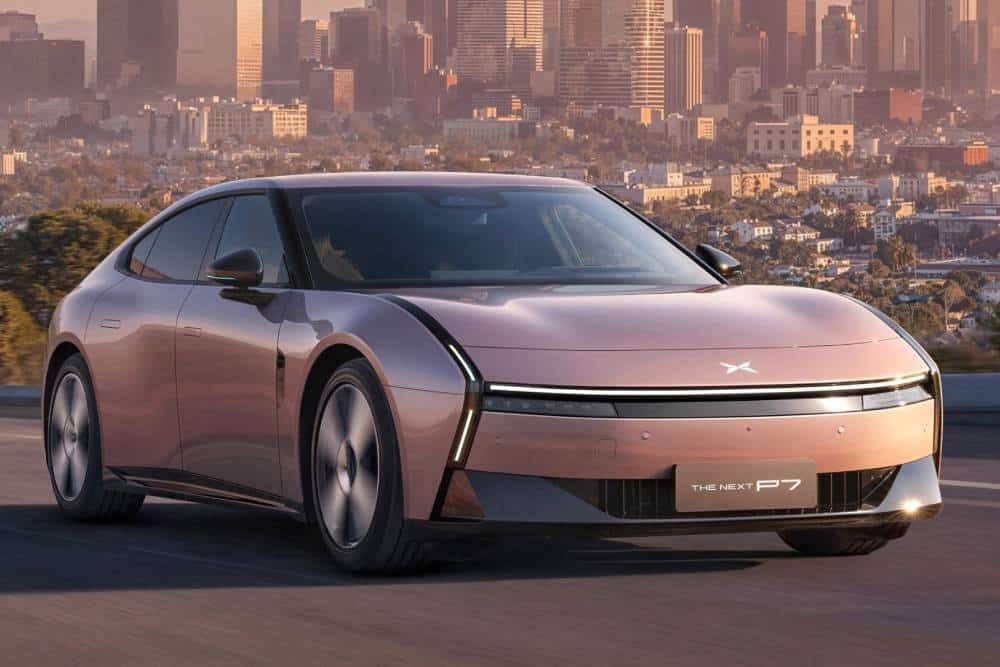 https://cdn.autogreeknews.gr/wp-content/uploads/2025/08/new-xpeng-p7-13.jpg