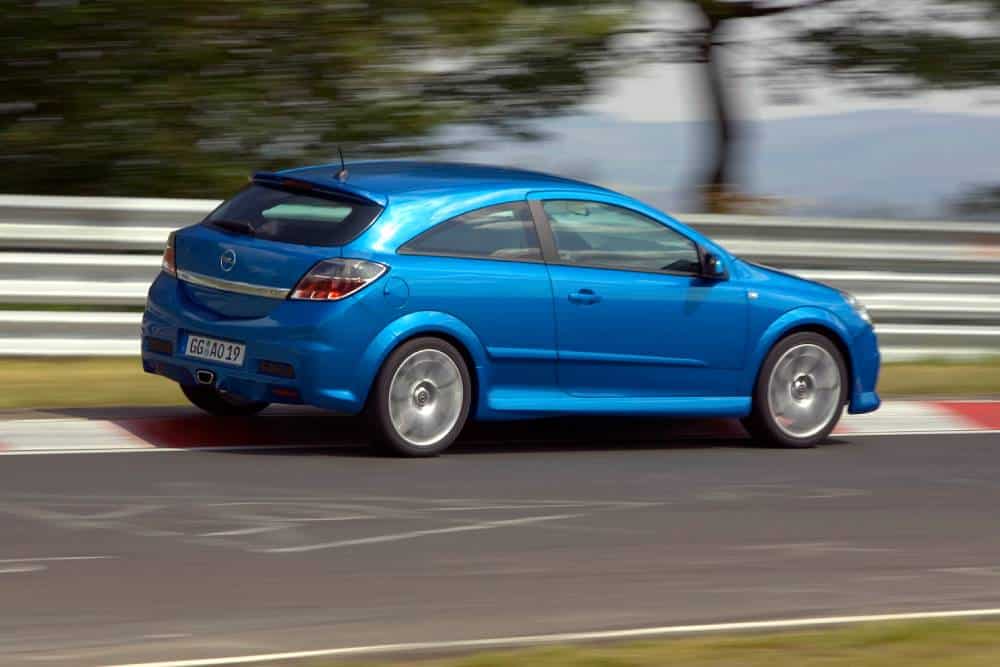 https://cdn.autogreeknews.gr/wp-content/uploads/2025/08/opel_astra_opc_33.jpg