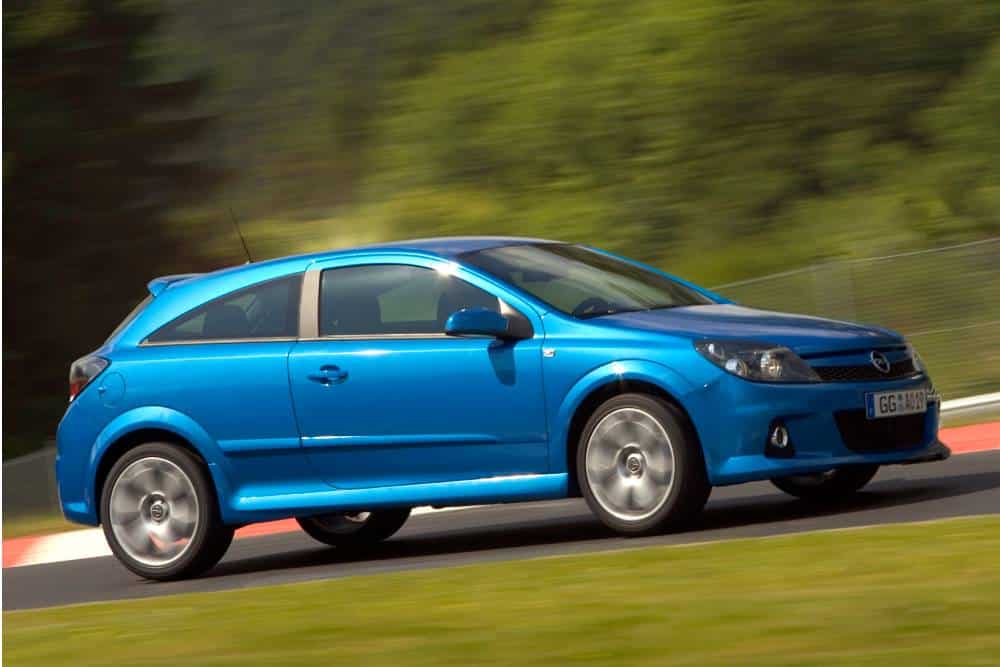 https://cdn.autogreeknews.gr/wp-content/uploads/2025/08/opel_astra_opc_34.jpg