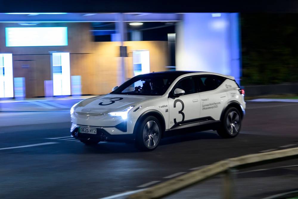 https://cdn.autogreeknews.gr/wp-content/uploads/2025/08/polestar-3-shreds-the-ev-range-anxiety-with-a-worl-10.jpg