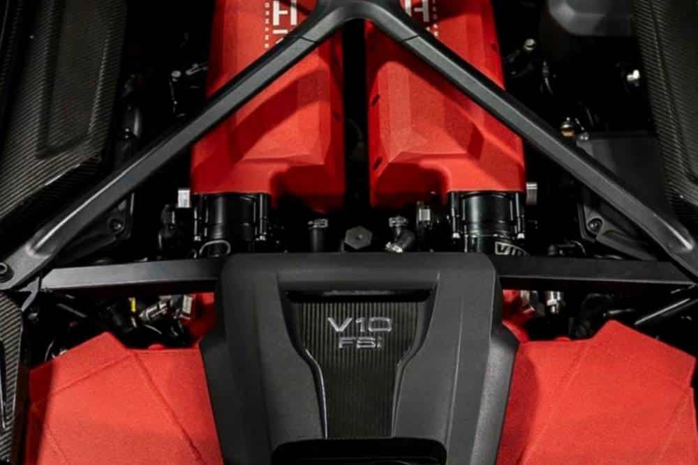 https://cdn.autogreeknews.gr/wp-content/uploads/2025/08/this-audi-r8-is-so-monstrous-that-it-makes-the-bug.jpg