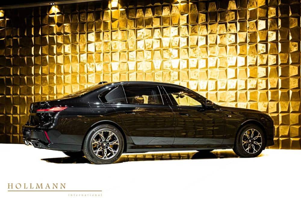 https://cdn.autogreeknews.gr/wp-content/uploads/2025/08/this-bmw-7-series-is-for-sale-and-makes-the-rolls-2.jpg