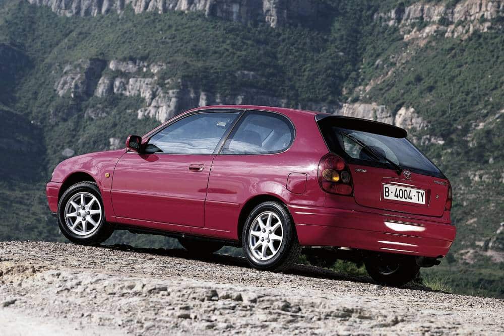 https://cdn.autogreeknews.gr/wp-content/uploads/2025/08/toyota_corolla_compact_3-door_14.jpg