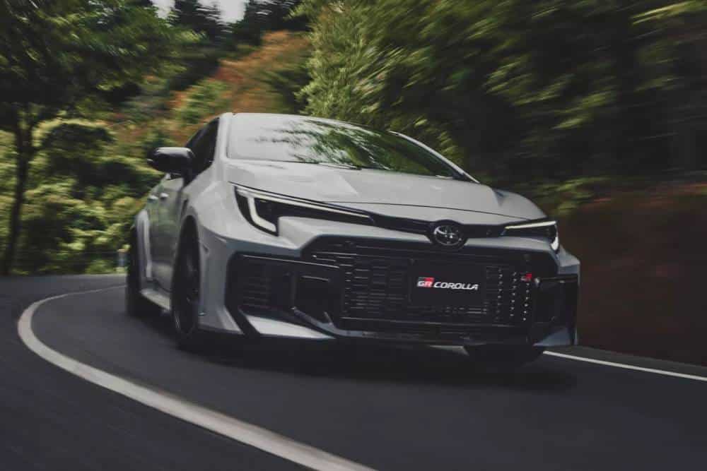 https://cdn.autogreeknews.gr/wp-content/uploads/2025/09/2026-Toyota-GR-Corolla-Japan-2-2048x1366-1.jpg