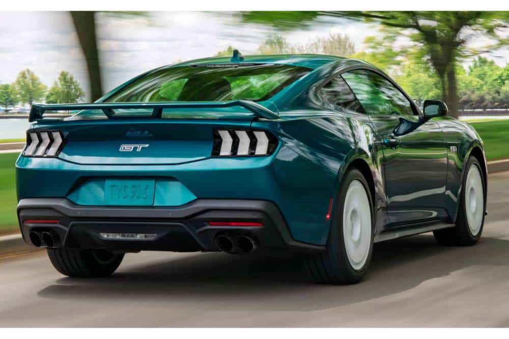 https://cdn.autogreeknews.gr/wp-content/uploads/2025/09/2026-ford-mustang-fx-package-1.jpg
