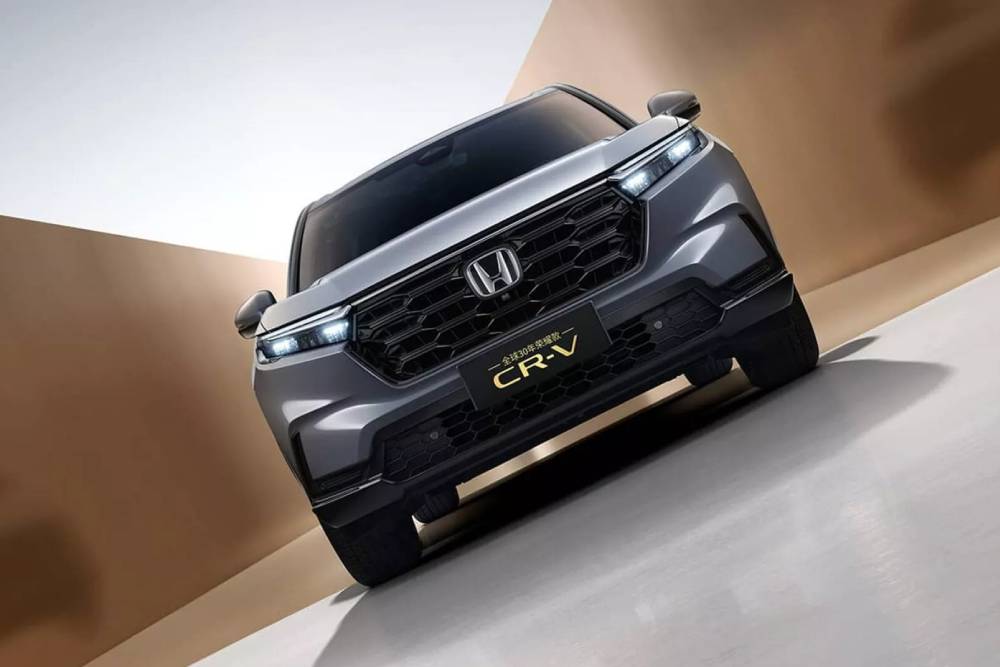 https://cdn.autogreeknews.gr/wp-content/uploads/2025/09/Dongfeng-Honda-CR-V-Global-30th-Anniversary-Editio-3.jpg