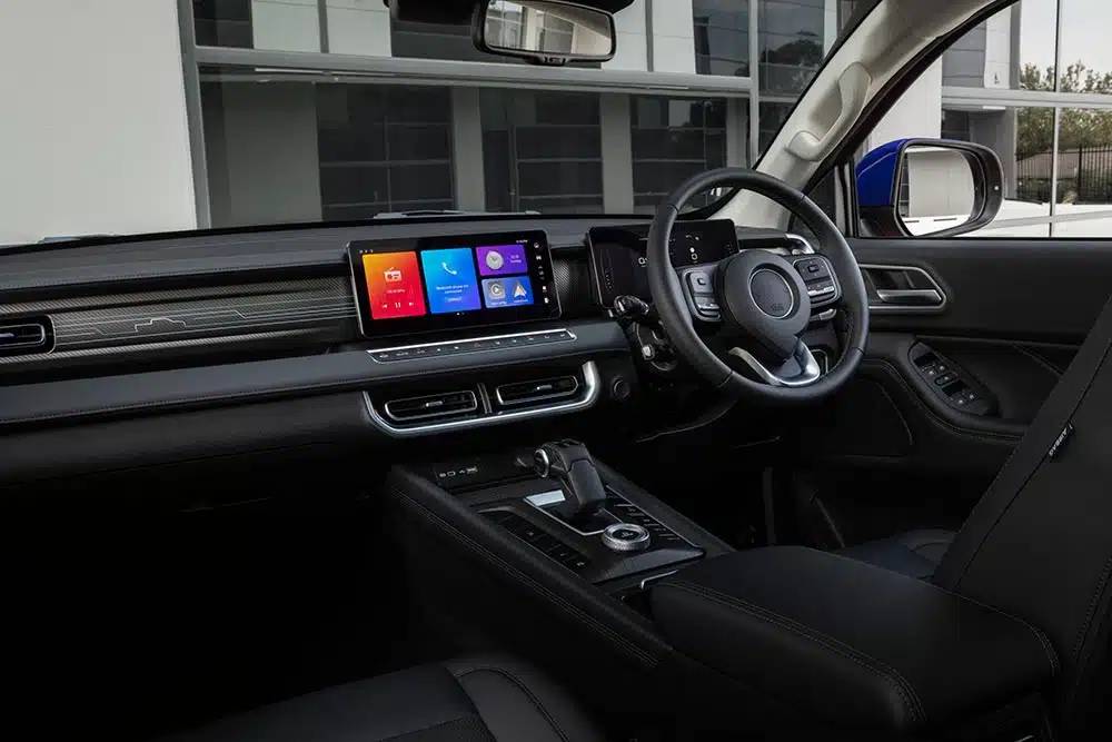 https://cdn.autogreeknews.gr/wp-content/uploads/2025/09/GWM-POER300-Interior-1.jpg