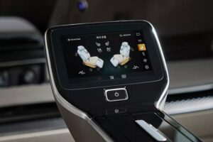 Kia-Carnival-Hi-Limousine-9