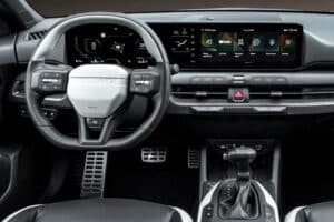 Kia: «Δεν εγκαταλείπουμε τα κουμπιά στο εσωτερικό»