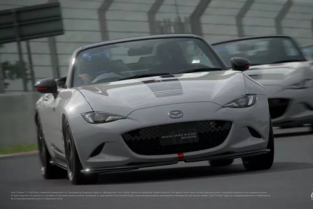 https://cdn.autogreeknews.gr/wp-content/uploads/2025/09/Mazda-Spirit-Racing-MX-5-12R-Gran-Turismo-7-1.jpg