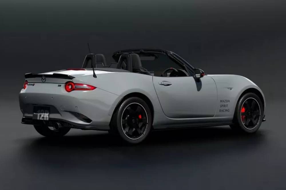 https://cdn.autogreeknews.gr/wp-content/uploads/2025/09/Mazda-Spirit-Racing-MX-5-12R-Gran-Turismo-7-97.jpg