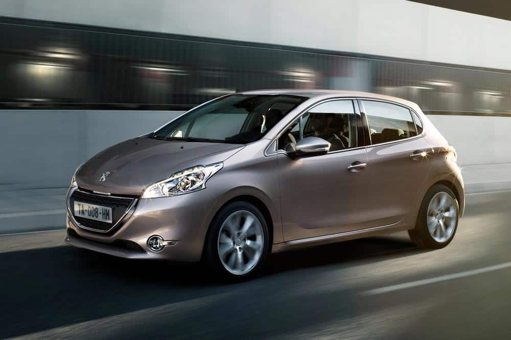 https://cdn.autogreeknews.gr/wp-content/uploads/2025/09/Peugeot-208-2012-1.jpg