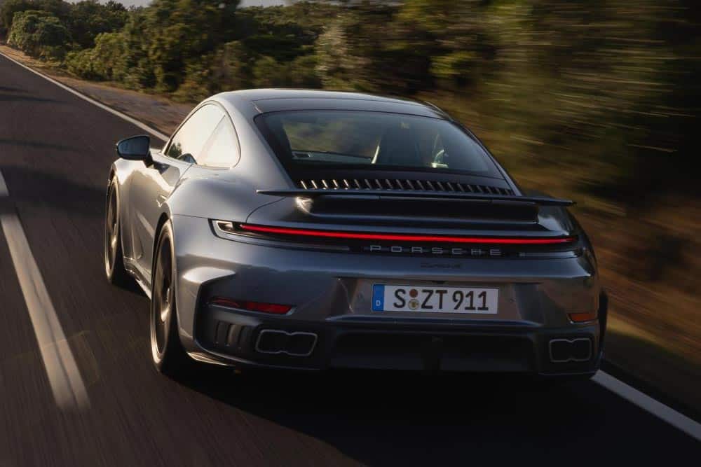 https://cdn.autogreeknews.gr/wp-content/uploads/2025/09/Porsche-911-Turbo-S-16.jpg