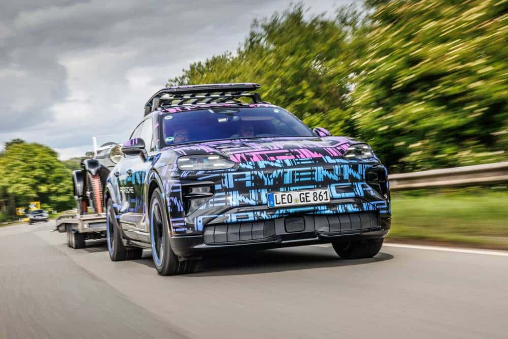 https://cdn.autogreeknews.gr/wp-content/uploads/2025/09/Porsche-Cayenne-Electric-00001-2048x1365-1.jpg