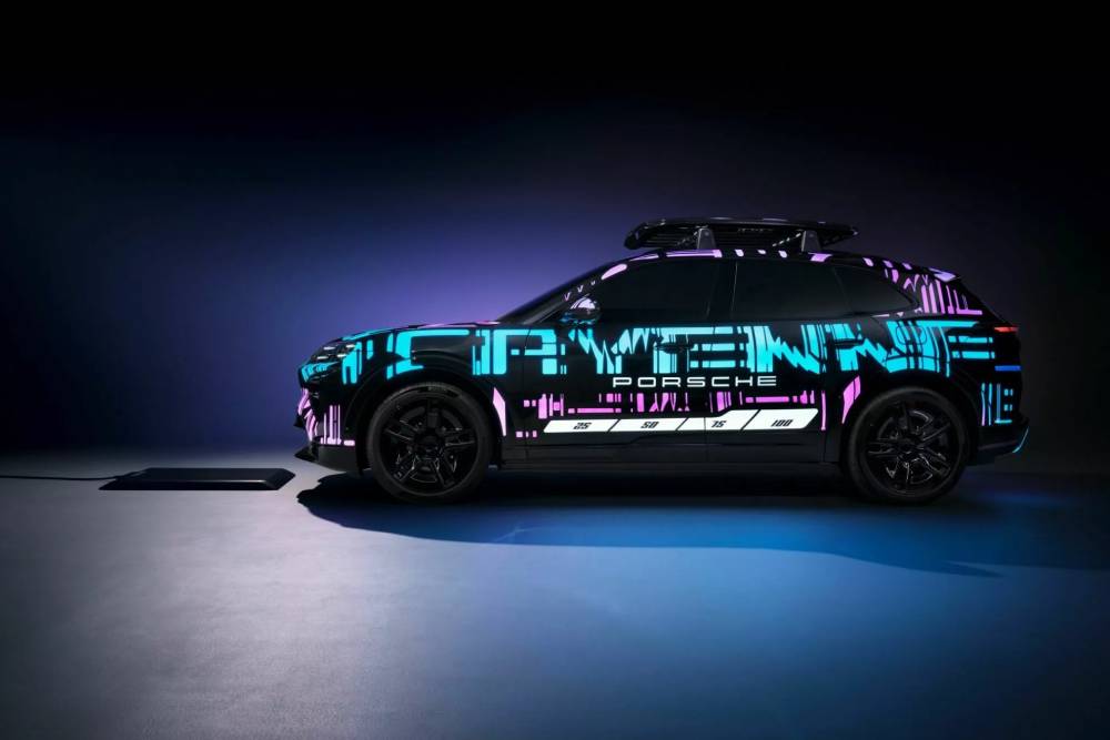 https://cdn.autogreeknews.gr/wp-content/uploads/2025/09/Porsche-Wireless-EV-Charging-05-2048x1536-1.jpg