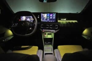 Renault 5 E-Tech interior (1)