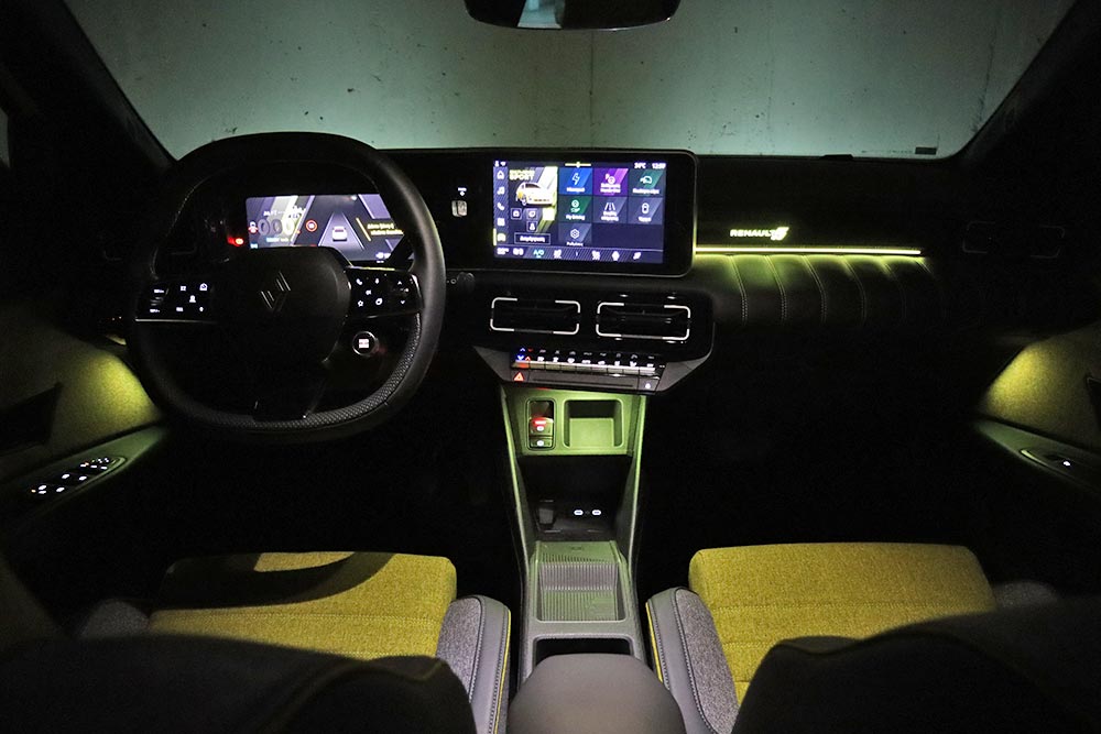 https://cdn.autogreeknews.gr/wp-content/uploads/2025/09/Renault-5-E-Tech-interior-1.jpg