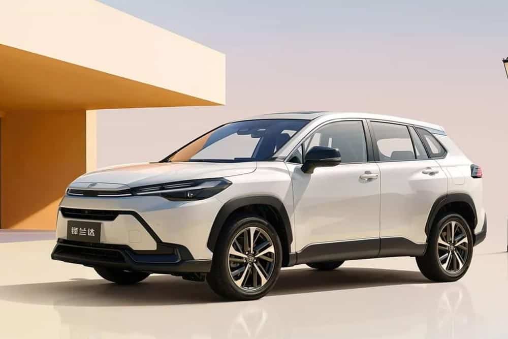 https://cdn.autogreeknews.gr/wp-content/uploads/2025/09/Toyota-Frontlander-1.jpg