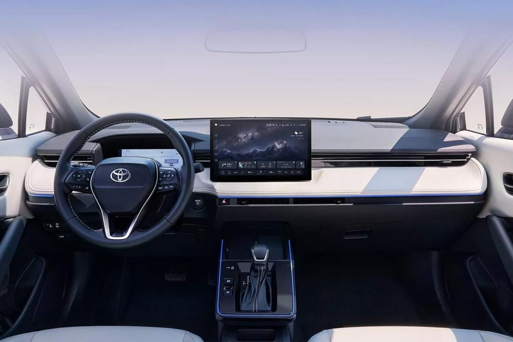 https://cdn.autogreeknews.gr/wp-content/uploads/2025/09/Toyota-Frontlander-4.jpg