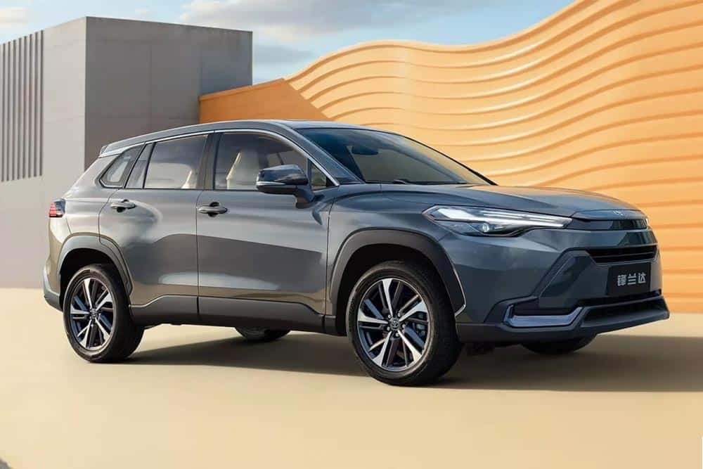 https://cdn.autogreeknews.gr/wp-content/uploads/2025/09/Toyota-Frontlander.jpg