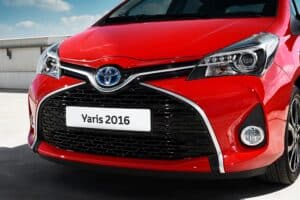 Toyota-Yaris-Hybrid-2016