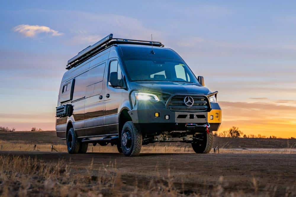 https://cdn.autogreeknews.gr/wp-content/uploads/2025/09/edgewood-is-a-feature-rich-camper-van-that-blends-.jpg