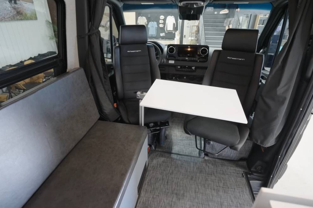 https://cdn.autogreeknews.gr/wp-content/uploads/2025/09/edgewood-is-a-feature-rich-camper-van-that-blends-9.jpg