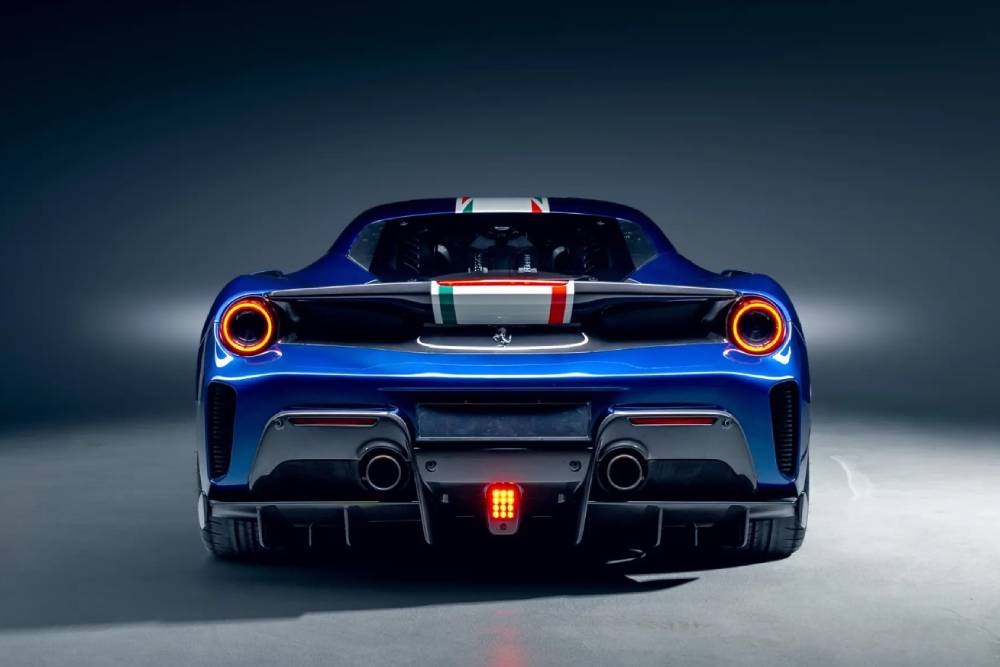 https://cdn.autogreeknews.gr/wp-content/uploads/2025/09/ferrari-488-pista-piloti-for-sale-04.jpg