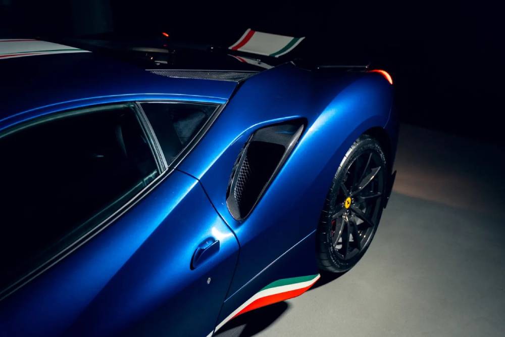 https://cdn.autogreeknews.gr/wp-content/uploads/2025/09/ferrari-488-pista-piloti-for-sale-14.jpg