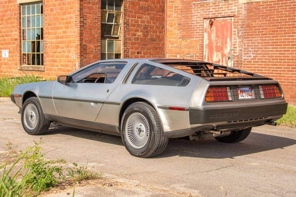 https://cdn.autogreeknews.gr/wp-content/uploads/2025/09/he-bought-a-delorean-drove-600-miles-is-now-sellin-4.jpg