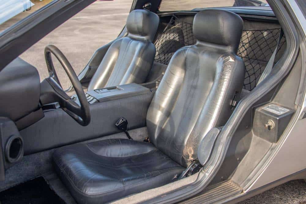 https://cdn.autogreeknews.gr/wp-content/uploads/2025/09/he-bought-a-delorean-drove-600-miles-is-now-sellin-6.jpg