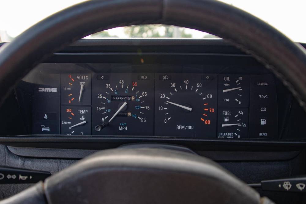 https://cdn.autogreeknews.gr/wp-content/uploads/2025/09/he-bought-a-delorean-drove-600-miles-is-now-sellin-7.jpg