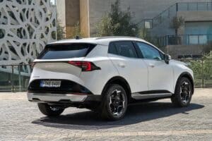 kia-new-sportage-baseline-my26-deluxe-white-static-digital-1920×1080-006