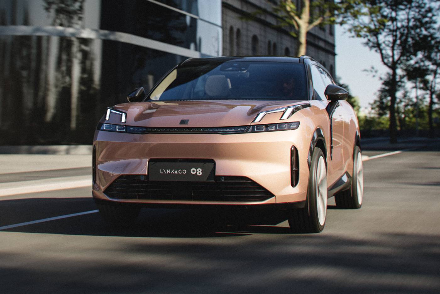 Η Lynk & Co λανσάρει το ολοκαίνουργιο 08 PHEV στην Ελλάδα
