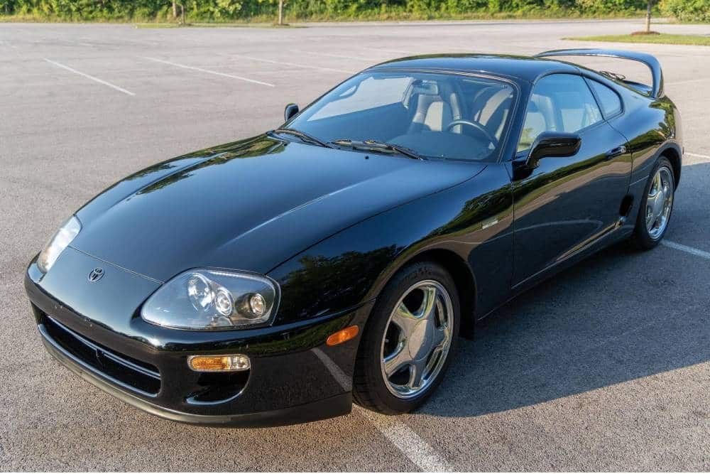 https://cdn.autogreeknews.gr/wp-content/uploads/2025/09/man-moves-sells-his-1997-toyota-supra-for-an-unbel-1.jpg