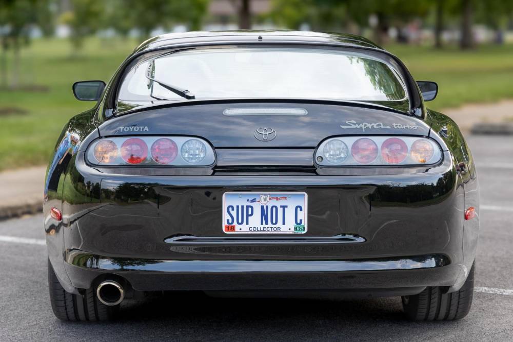 https://cdn.autogreeknews.gr/wp-content/uploads/2025/09/man-moves-sells-his-1997-toyota-supra-for-an-unbel-4.jpg