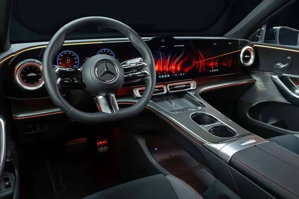 Mercedes: «Καλύτερα τα κανονικά κουμπιά για τον οδηγό»