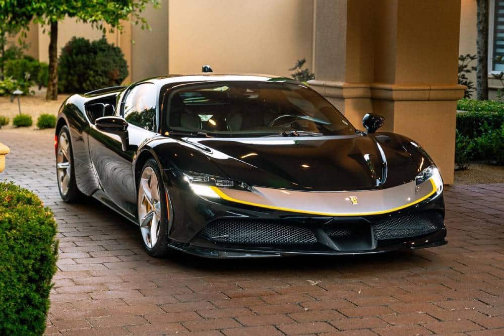https://cdn.autogreeknews.gr/wp-content/uploads/2025/09/owners-sells-ferrari-sf90-stradale-for-278000-unde-1.jpg