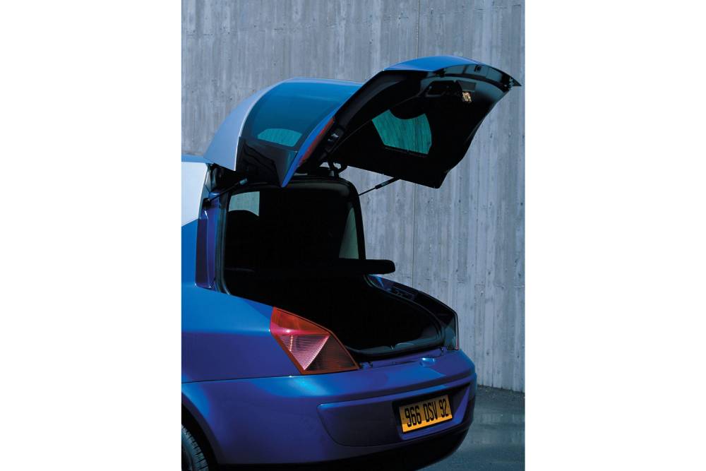 https://cdn.autogreeknews.gr/wp-content/uploads/2025/09/renault_avantime_1.jpg