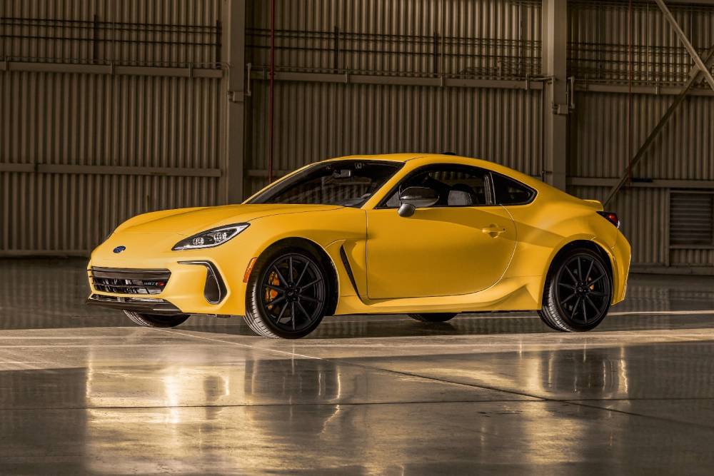 https://cdn.autogreeknews.gr/wp-content/uploads/2025/09/subaru-brz-premium-trim-level-discontinued-seriesy.jpg