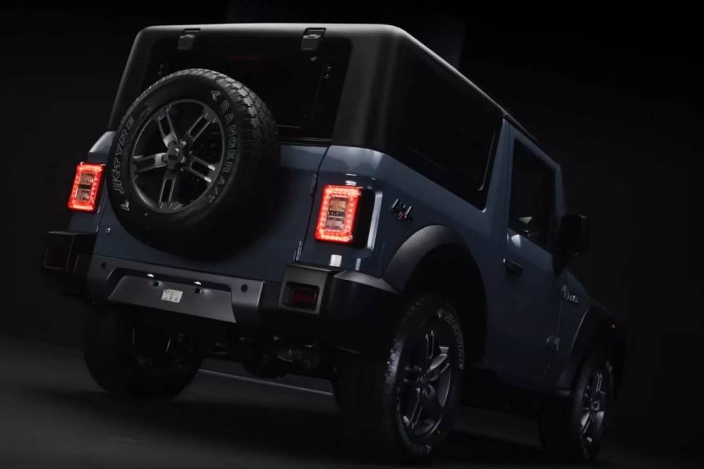 https://cdn.autogreeknews.gr/wp-content/uploads/2025/10/2025-Mahindra-Thar-11-2048x1152-1.jpg