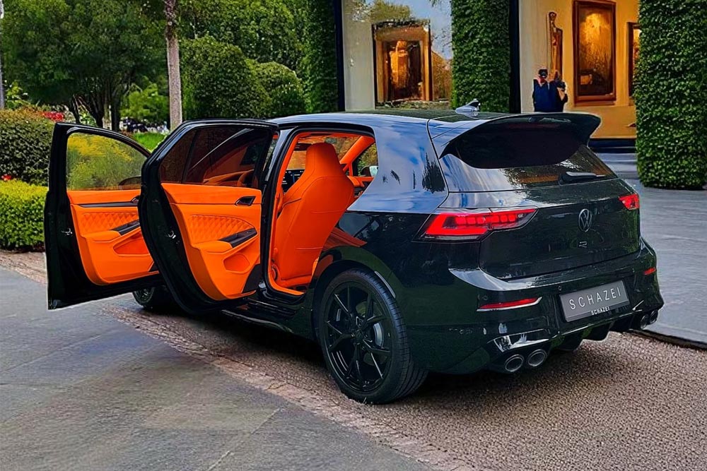 https://cdn.autogreeknews.gr/wp-content/uploads/2025/10/2025-VW-Golf-R-Black-Edition-SCHAZEI-1.jpg