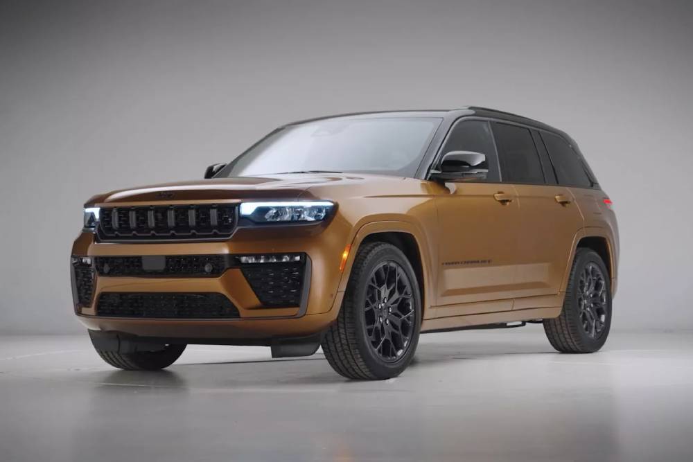 https://cdn.autogreeknews.gr/wp-content/uploads/2025/10/2026-Jeep-Grand-Cherokee-1027-1.jpg