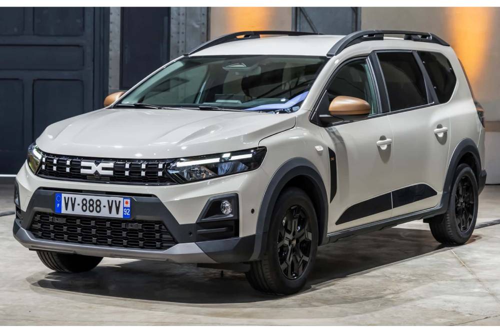https://cdn.autogreeknews.gr/wp-content/uploads/2025/10/2026-dacia-jogger.jpg
