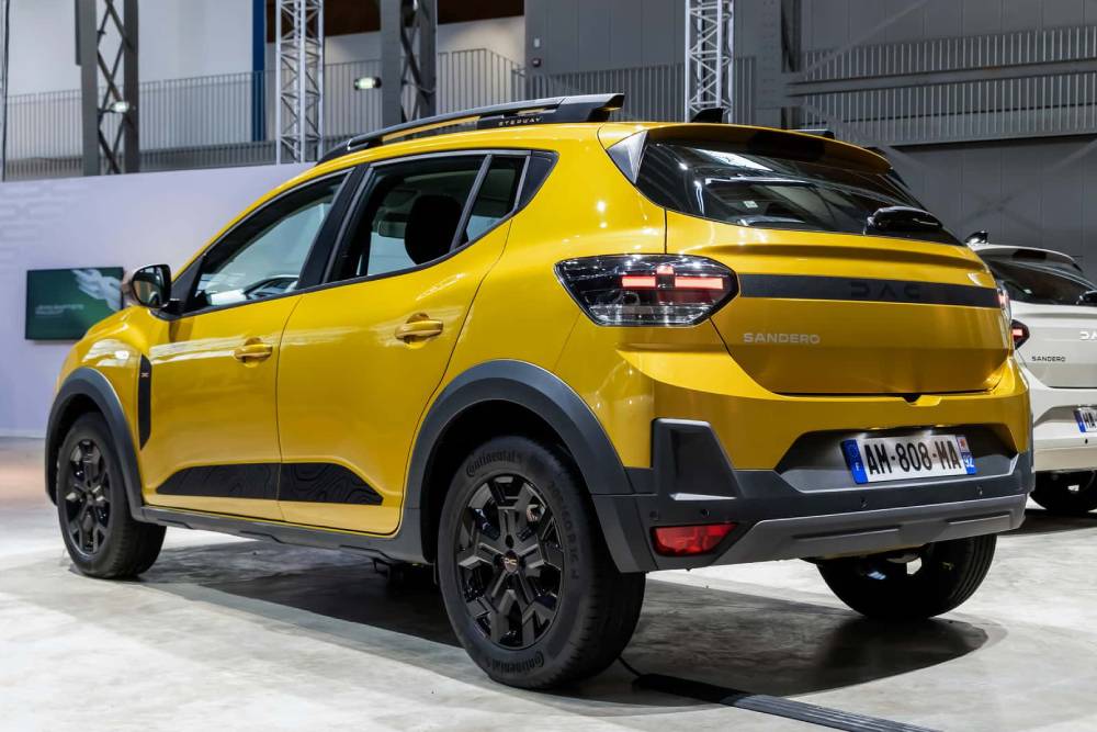 https://cdn.autogreeknews.gr/wp-content/uploads/2025/10/2026-dacia-sandero-stepway-5.jpg