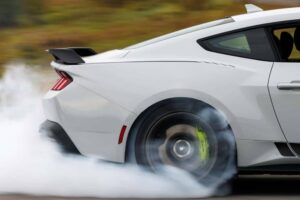 2026-mustang-ecoboost-with-the-rtr-package (7)