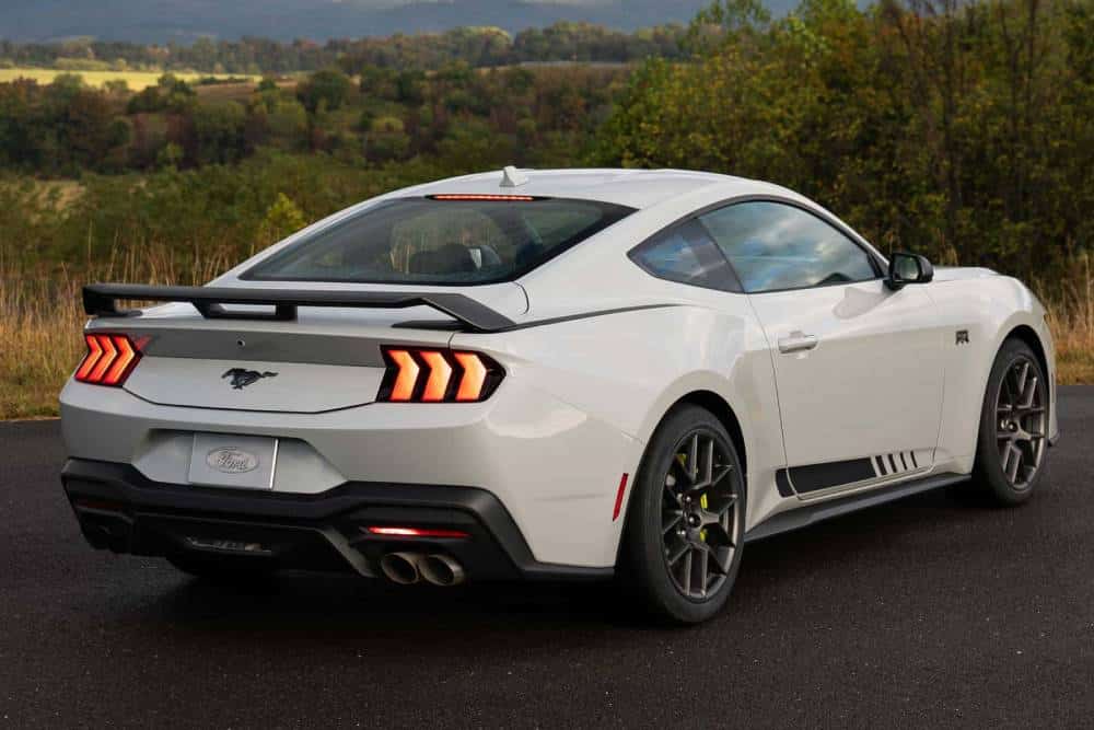 https://cdn.autogreeknews.gr/wp-content/uploads/2025/10/2026-mustang-ecoboost-with-the-rtr-package-8.jpg