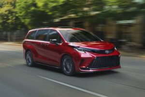 Νέο και φουλ δυναμικο MPV Toyota Sienna